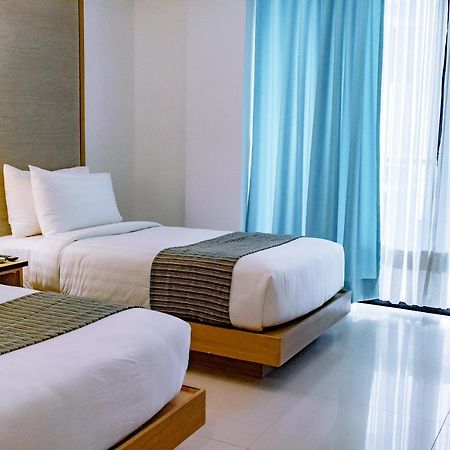 Crown Regency Courtyard Resort Balabag  Екстер'єр фото