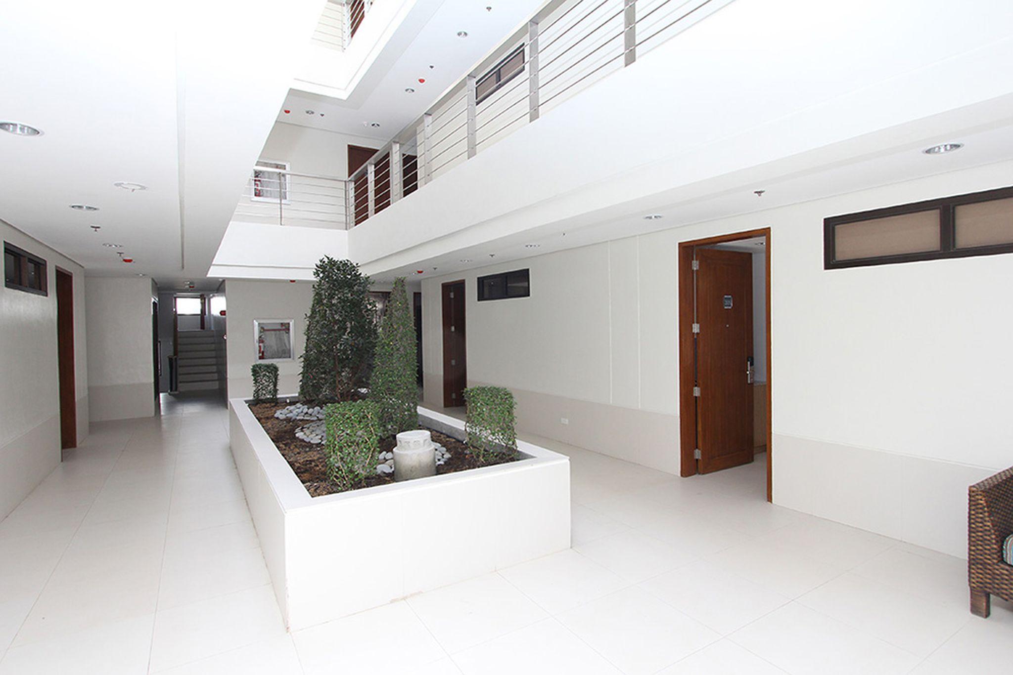 Crown Regency Courtyard Resort Balabag  Екстер'єр фото