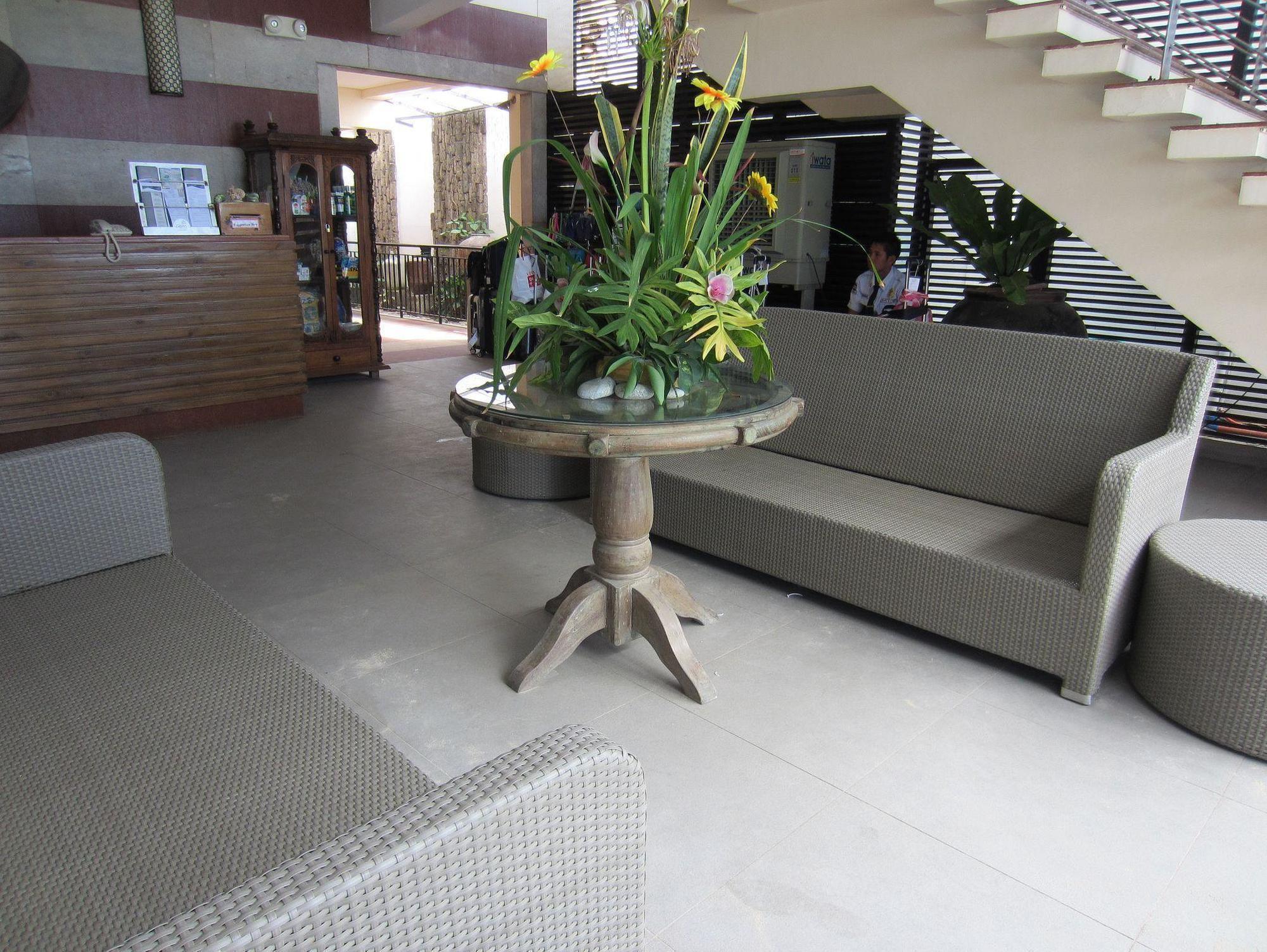 Crown Regency Courtyard Resort Balabag  Екстер'єр фото