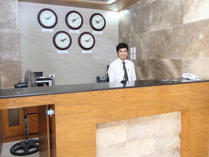 Crown Regency Courtyard Resort Balabag  Екстер'єр фото