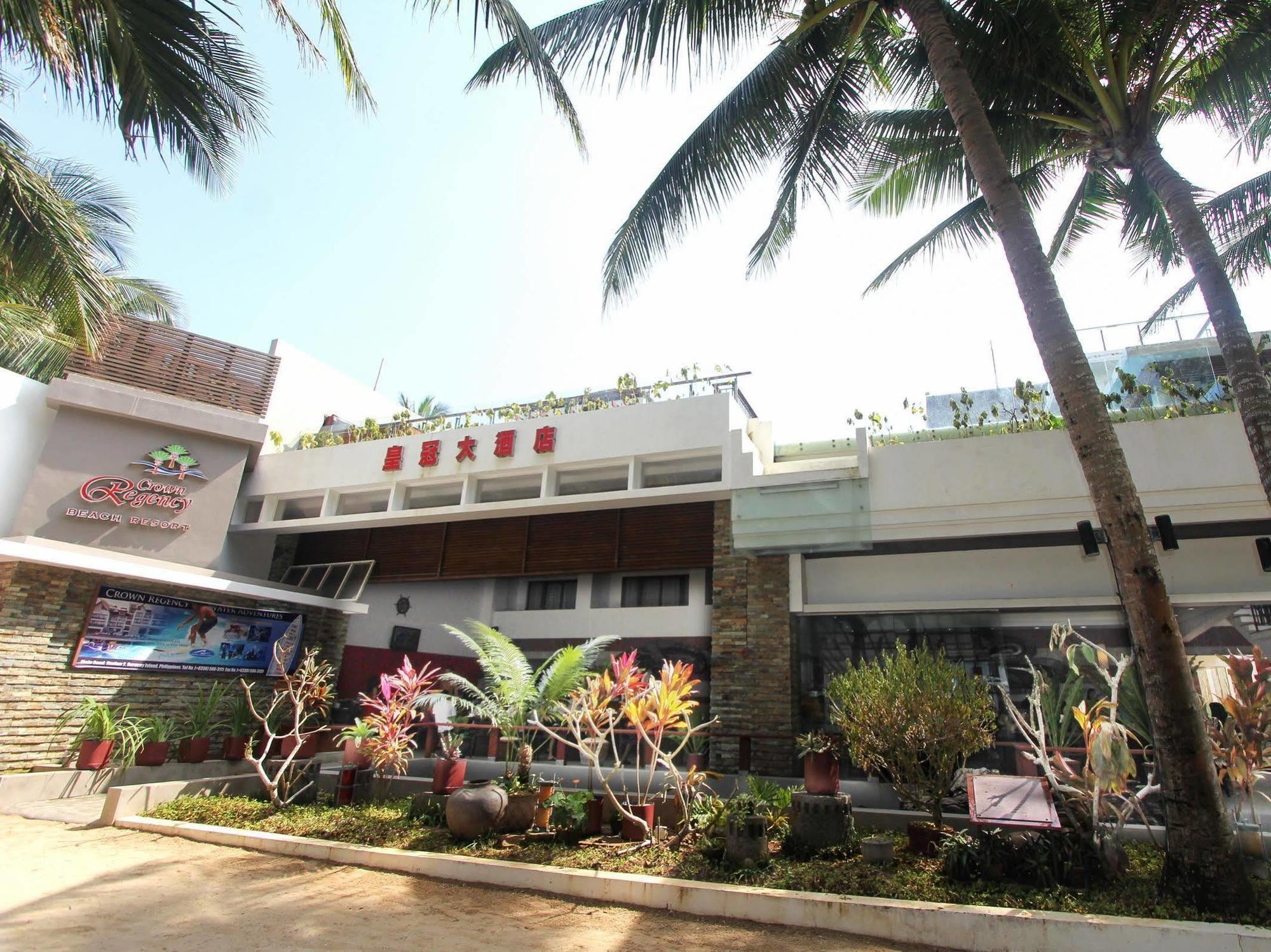 Crown Regency Courtyard Resort Balabag  Екстер'єр фото